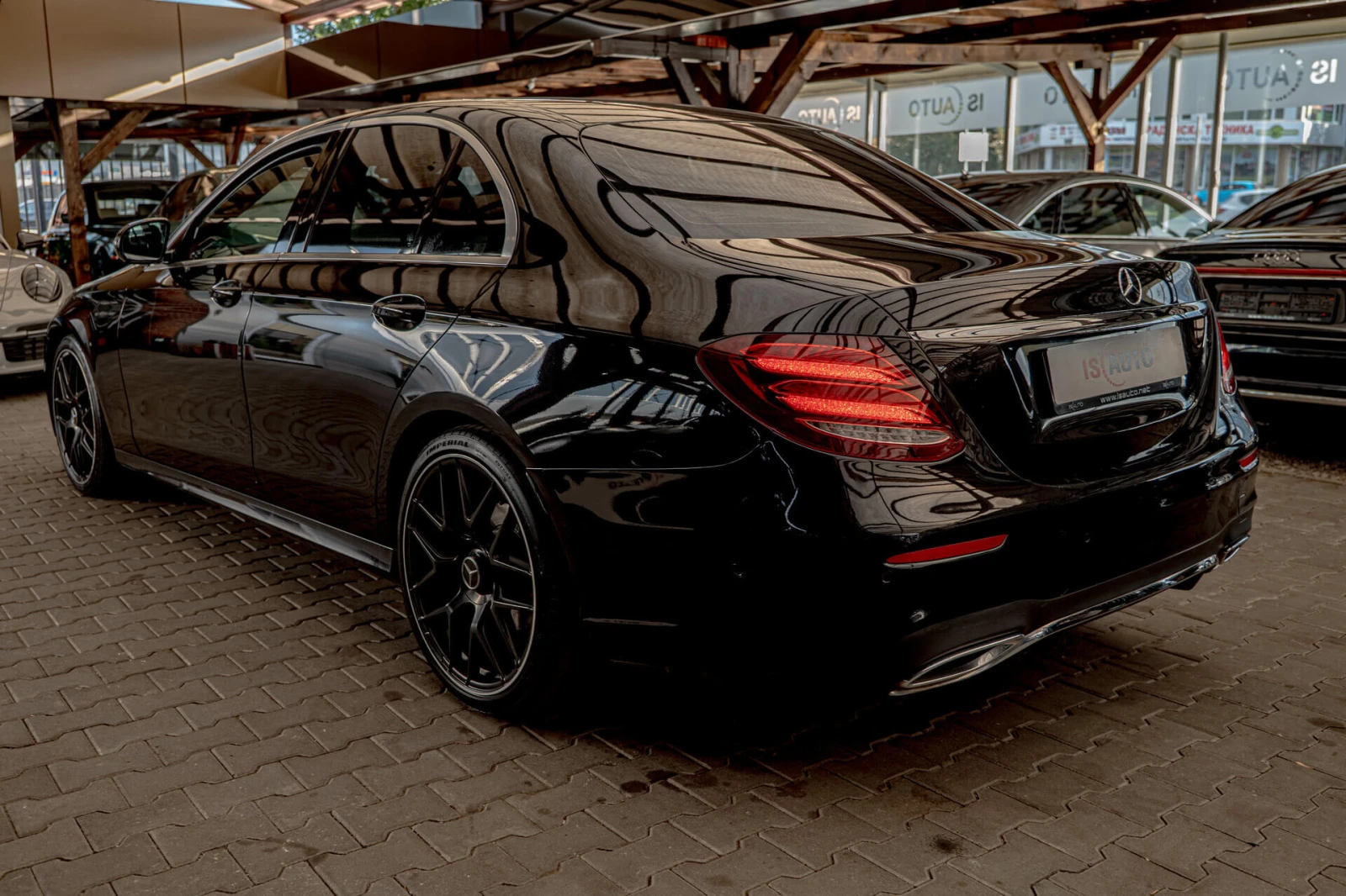 Mercedes-Benz E 220 d/AMG/Virtual/Подгрев/Ambient/Камера 360 - изображение 5