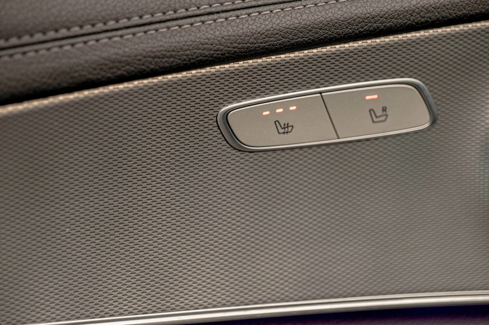 Mercedes-Benz E 220 d/AMG/Virtual/Подгрев/Ambient/Камера 360 - изображение 10