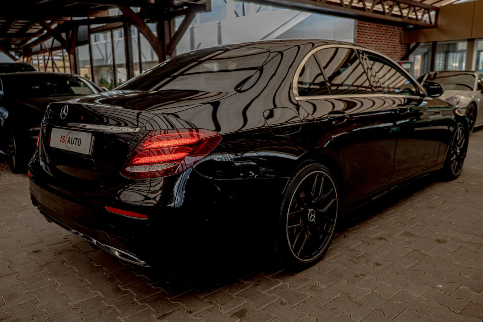 Mercedes-Benz E 220 d/AMG/Virtual/Подгрев/Ambient/Камера 360 - изображение 6