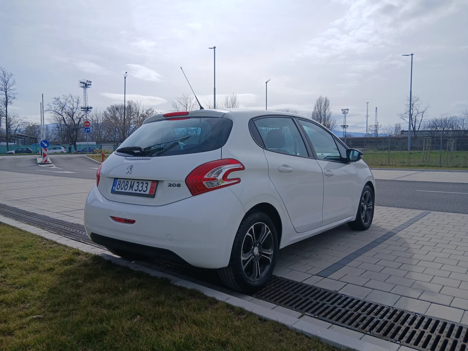 Peugeot 208 1.4i/LPG - изображение 4