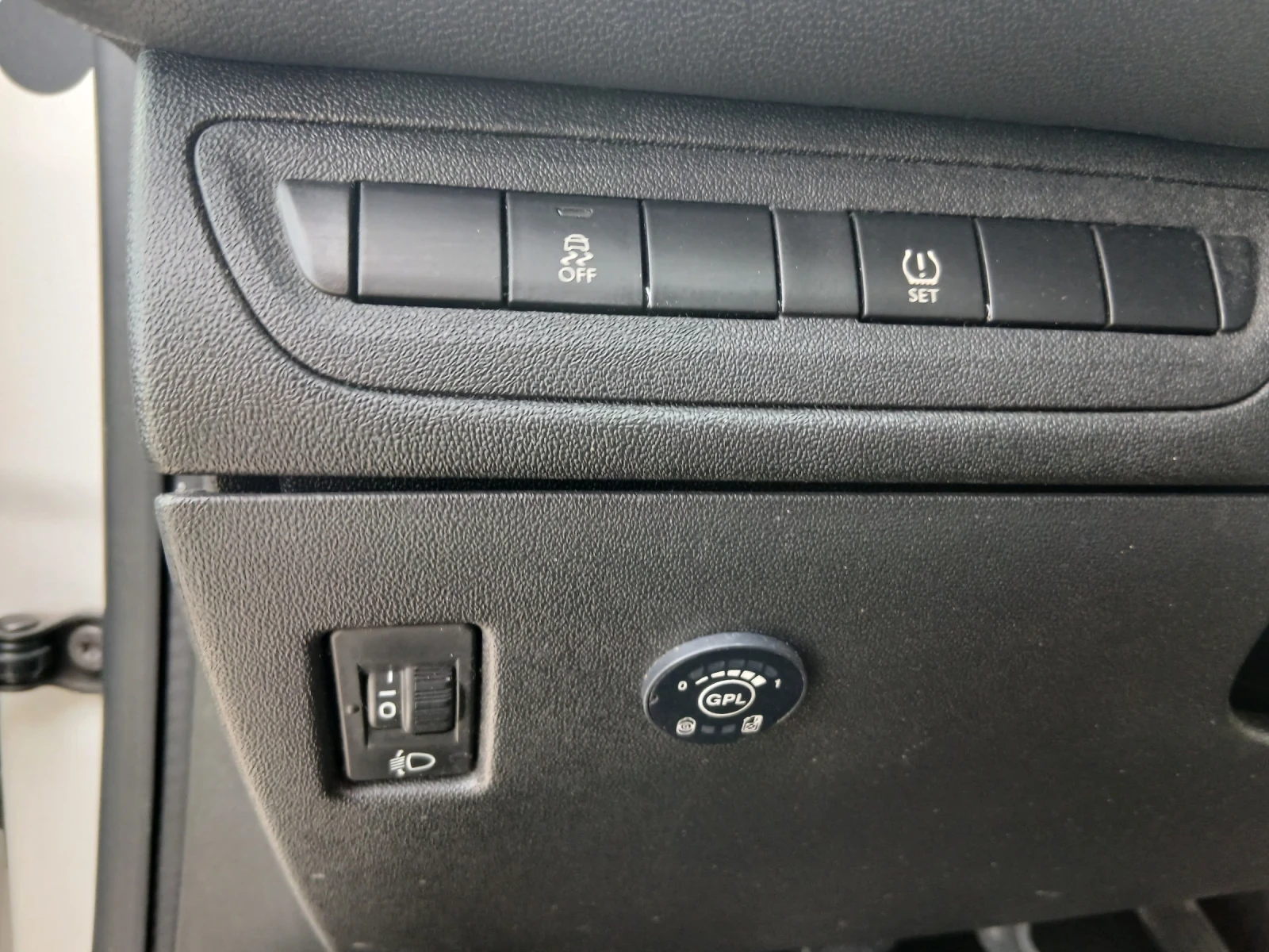 Peugeot 208 1.4i/LPG | Mobile.bg � ����������� 13