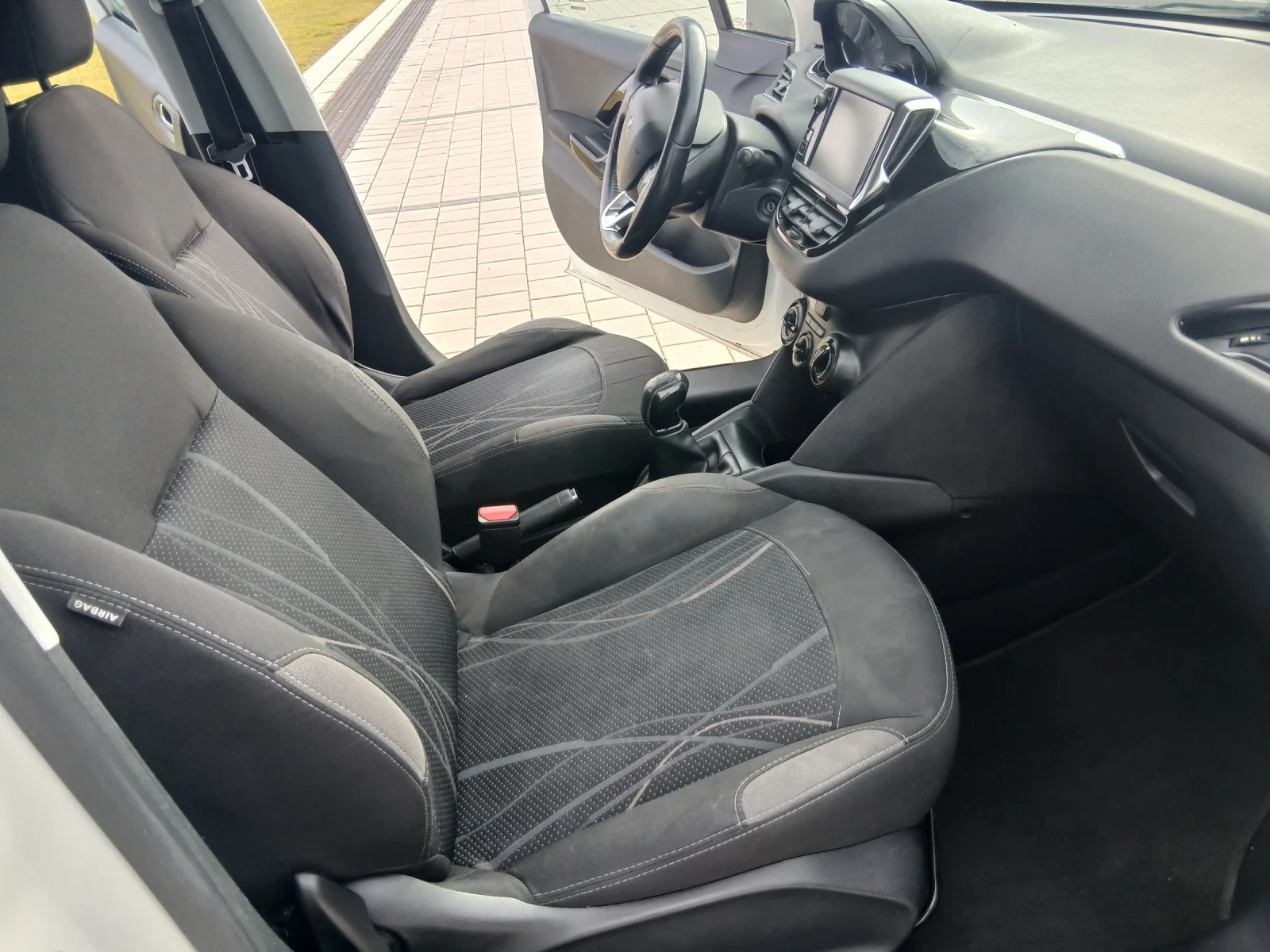 Peugeot 208 1.4i/LPG - изображение 8