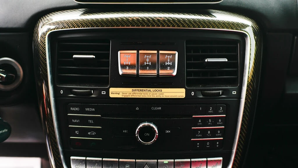 Mercedes-Benz G 63 AMG  4MATIC* АвтоКредит* (ЦЕНА ДО БГ), снимка 9 - Автомобили и джипове - 54058159