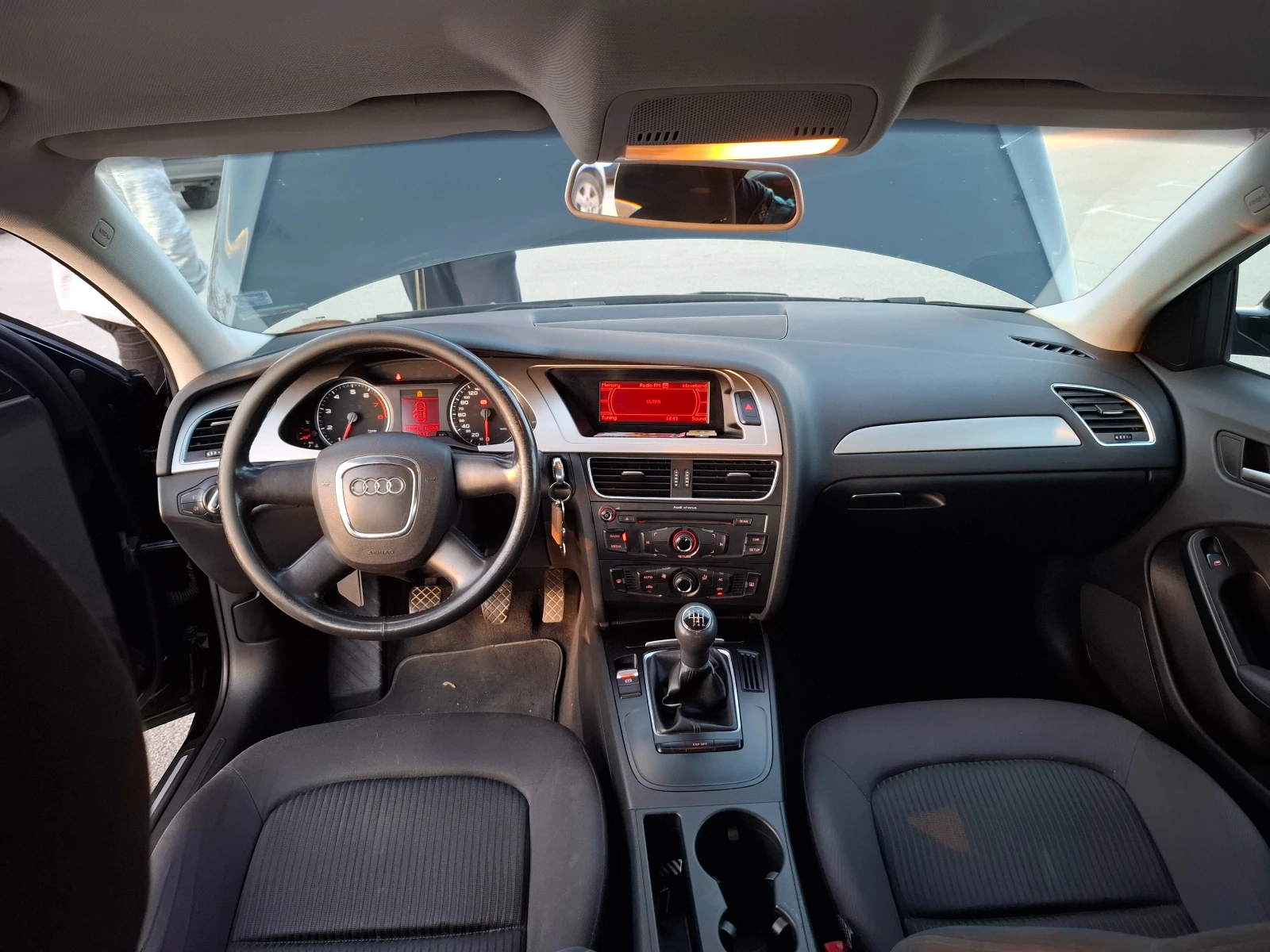 Audi A4 1.8tfsi, снимка 8 - Автомобили и джипове - 54181152