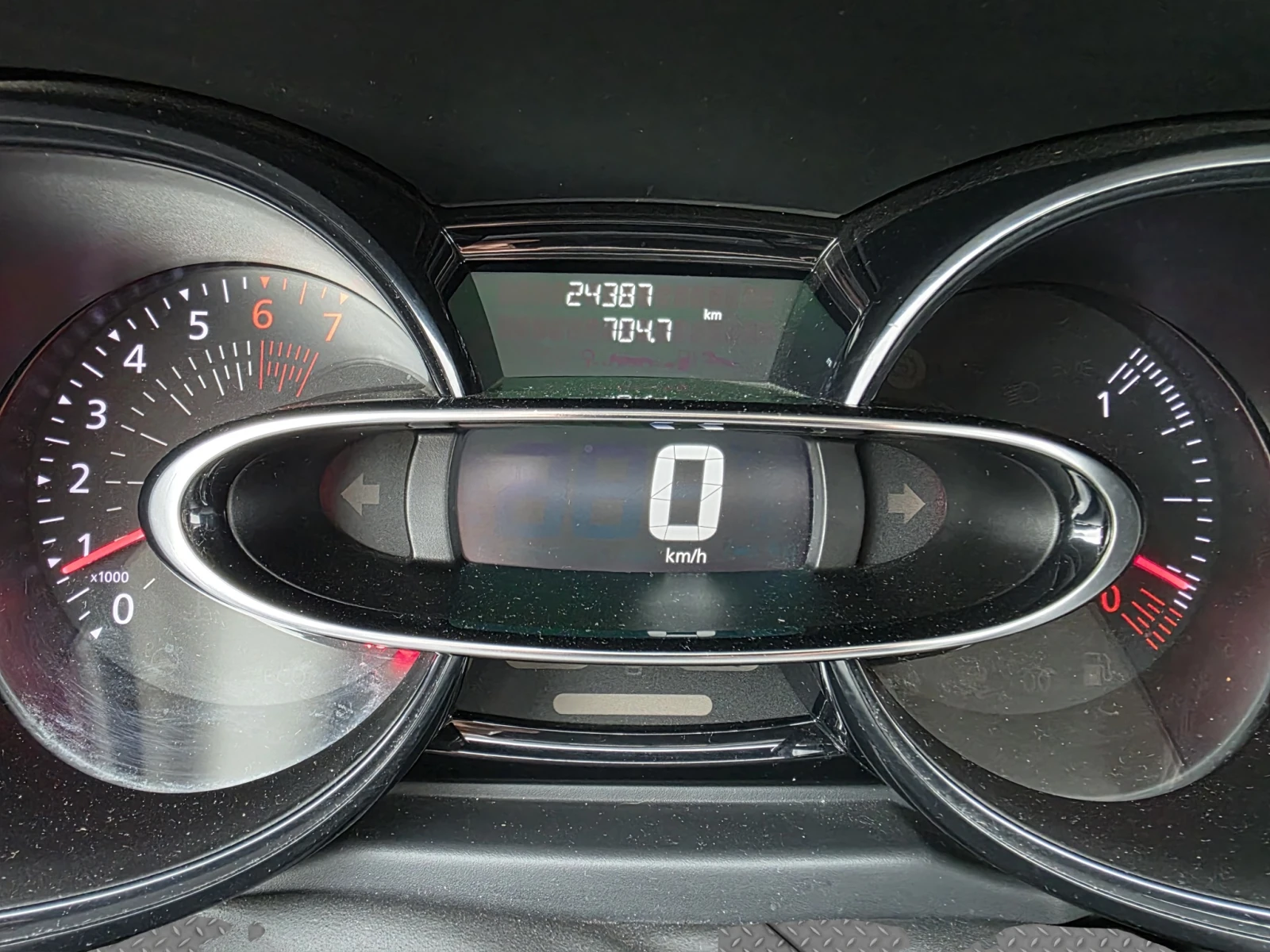 Renault Clio 1.2, снимка 17 - Автомобили и джипове - 54380201
