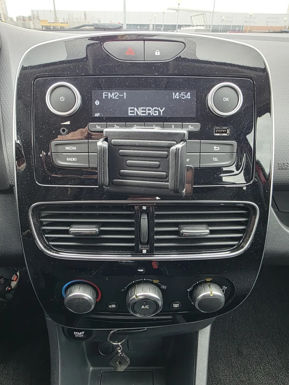 Renault Clio 1.2, снимка 15 - Автомобили и джипове - 54380201