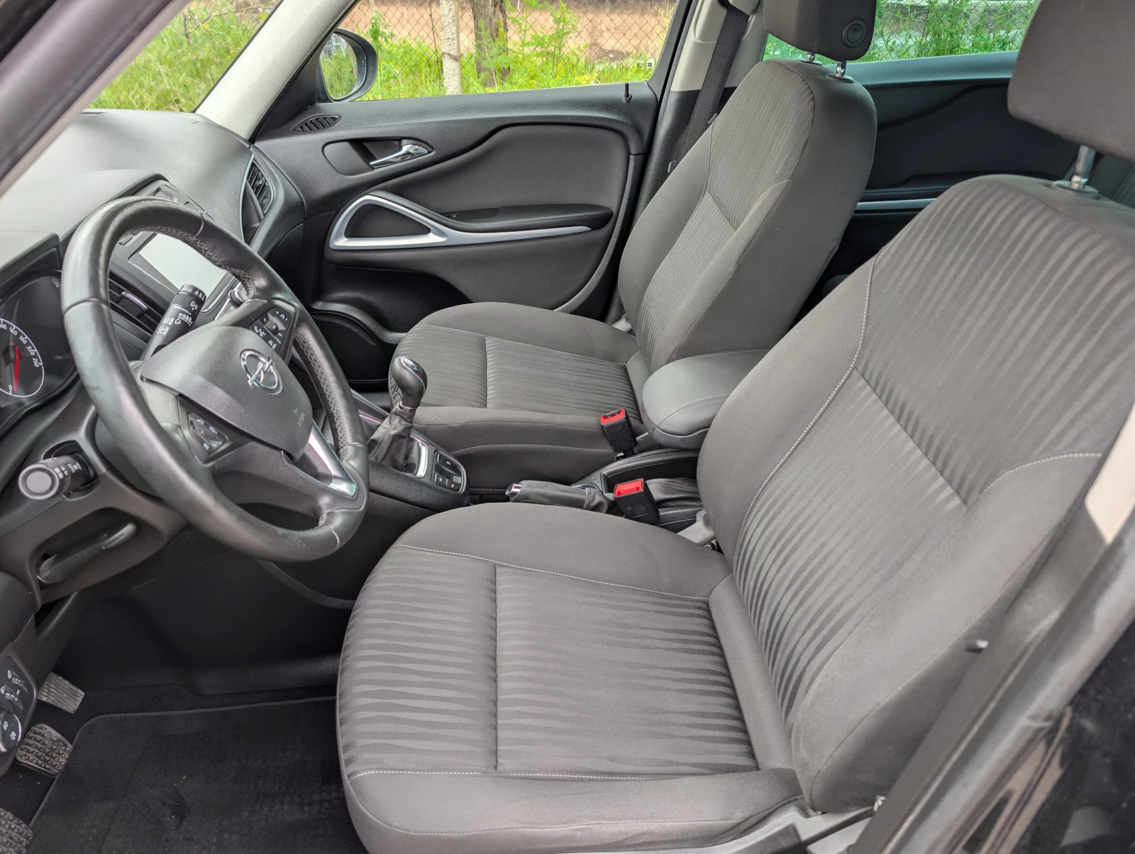 Opel Zafira 1.6i/136ps/Navi/7 места, снимка 11 - Автомобили и джипове - 54412109