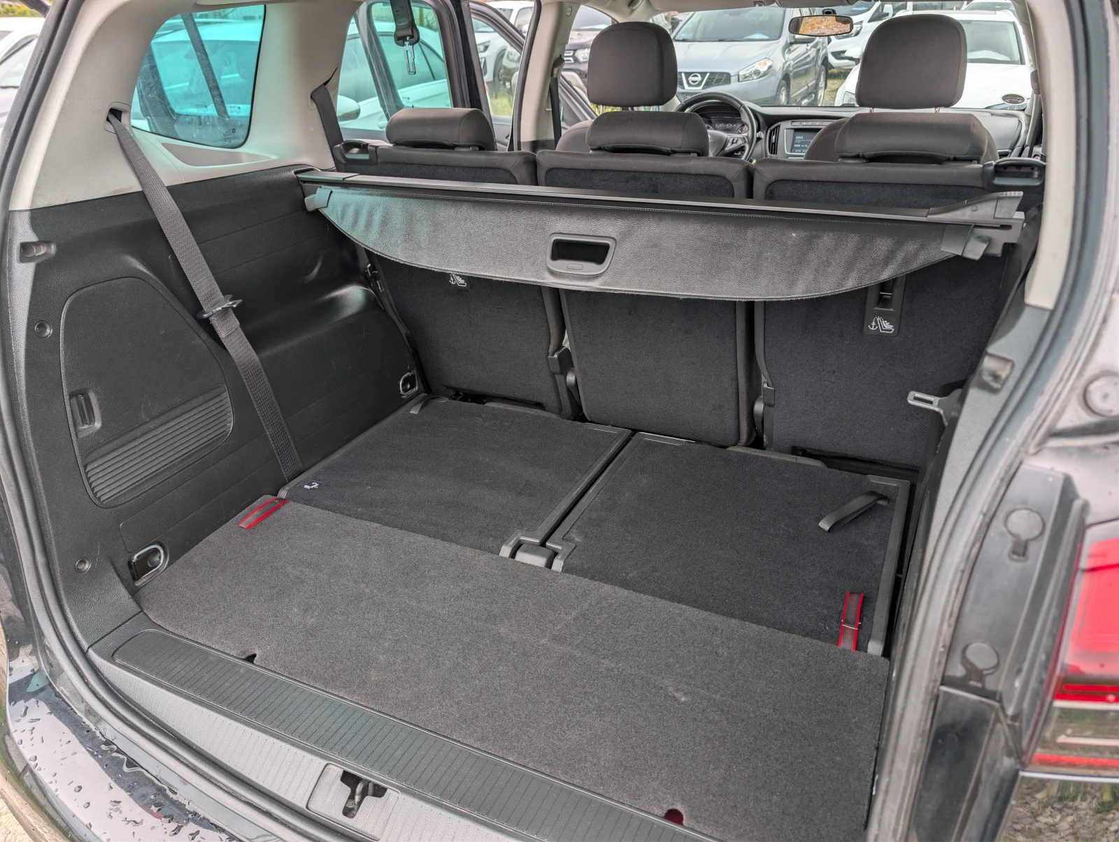 Opel Zafira 1.6i/136ps/Navi/7 места, снимка 14 - Автомобили и джипове - 54412109