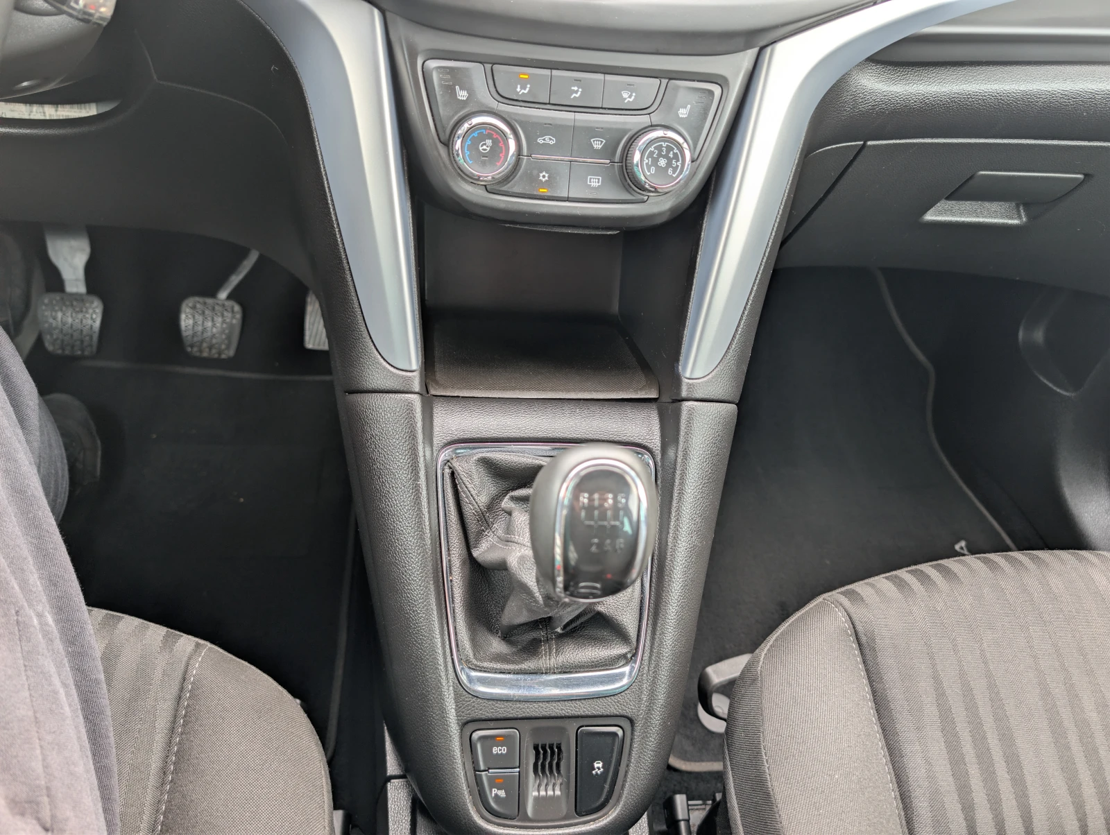 Opel Zafira 1.6i/136ps/Navi/7 места, снимка 10 - Автомобили и джипове - 54412109