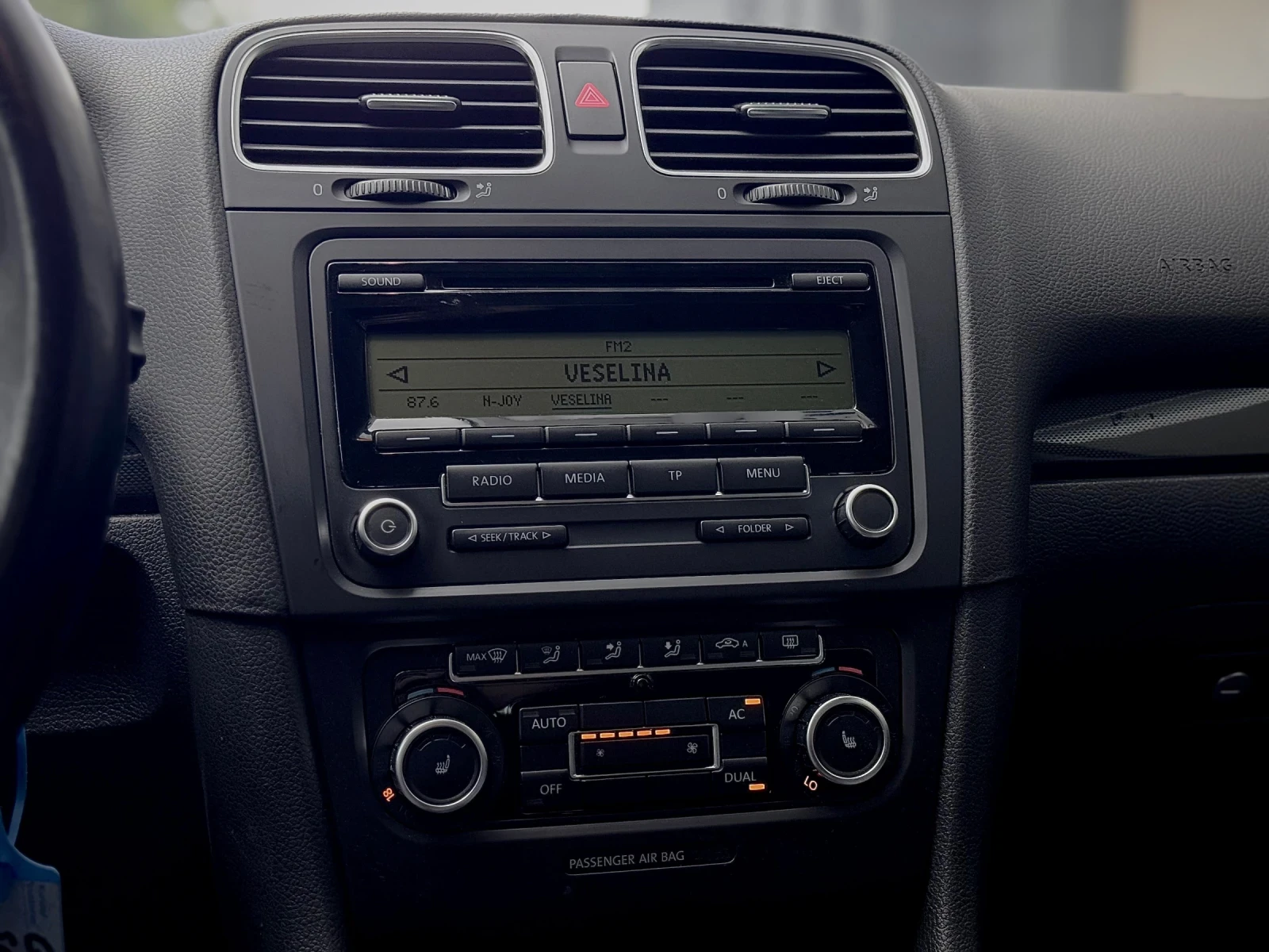 VW Golf 1.6TDI, снимка 12 - Автомобили и джипове - 55009443