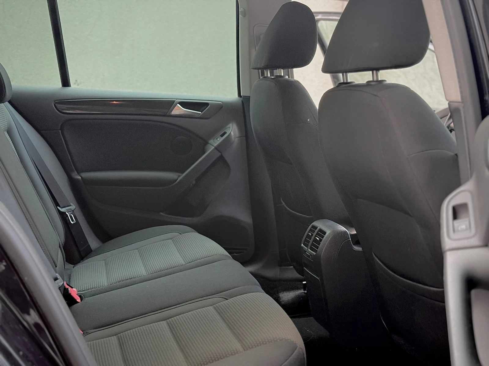 VW Golf 1.6TDI, снимка 9 - Автомобили и джипове - 55009443