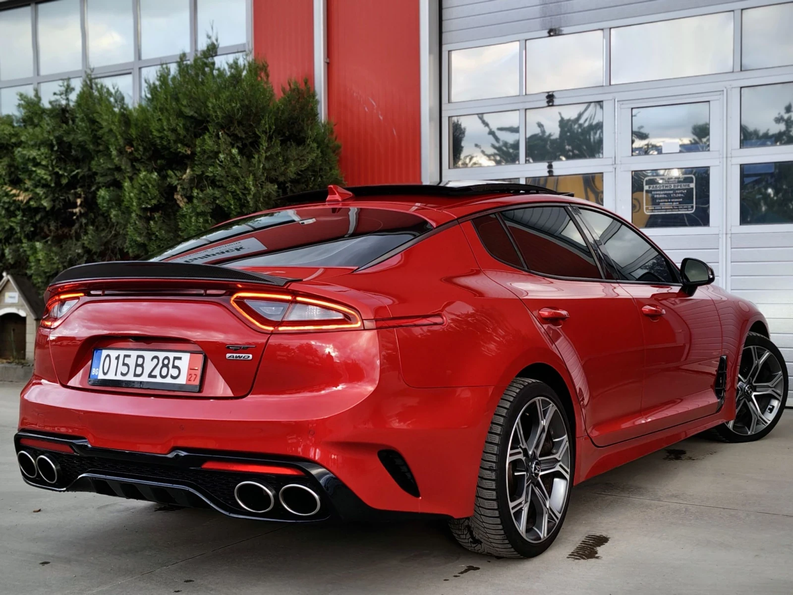Kia Stinger 3.3i GT Turbo/4x4/ПАНО/ОБДУХВАНЕ/HEADUP/LEXICON/F1, снимка 3 - Автомобили и джипове - 55705789