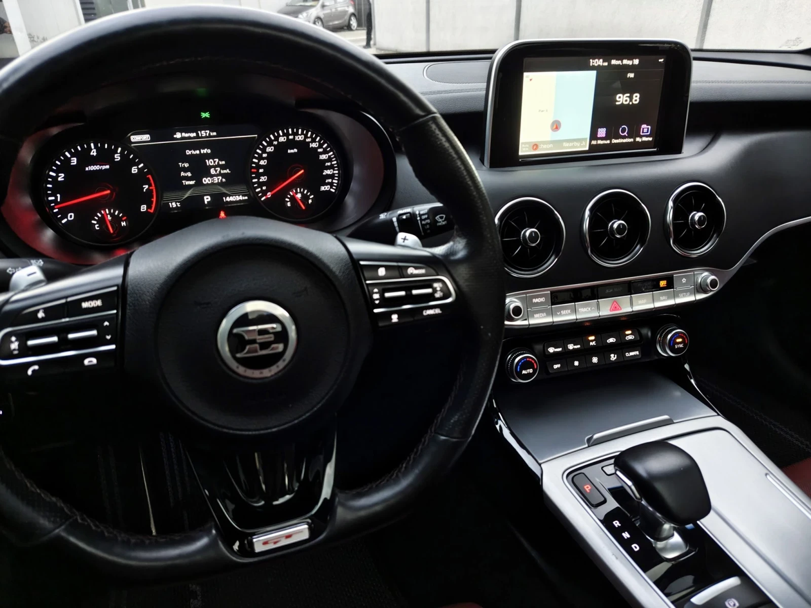 Kia Stinger 3.3i GT Turbo/4x4/ПАНО/ОБДУХВАНЕ/HEADUP/LEXICON/F1, снимка 11 - Автомобили и джипове - 55705789