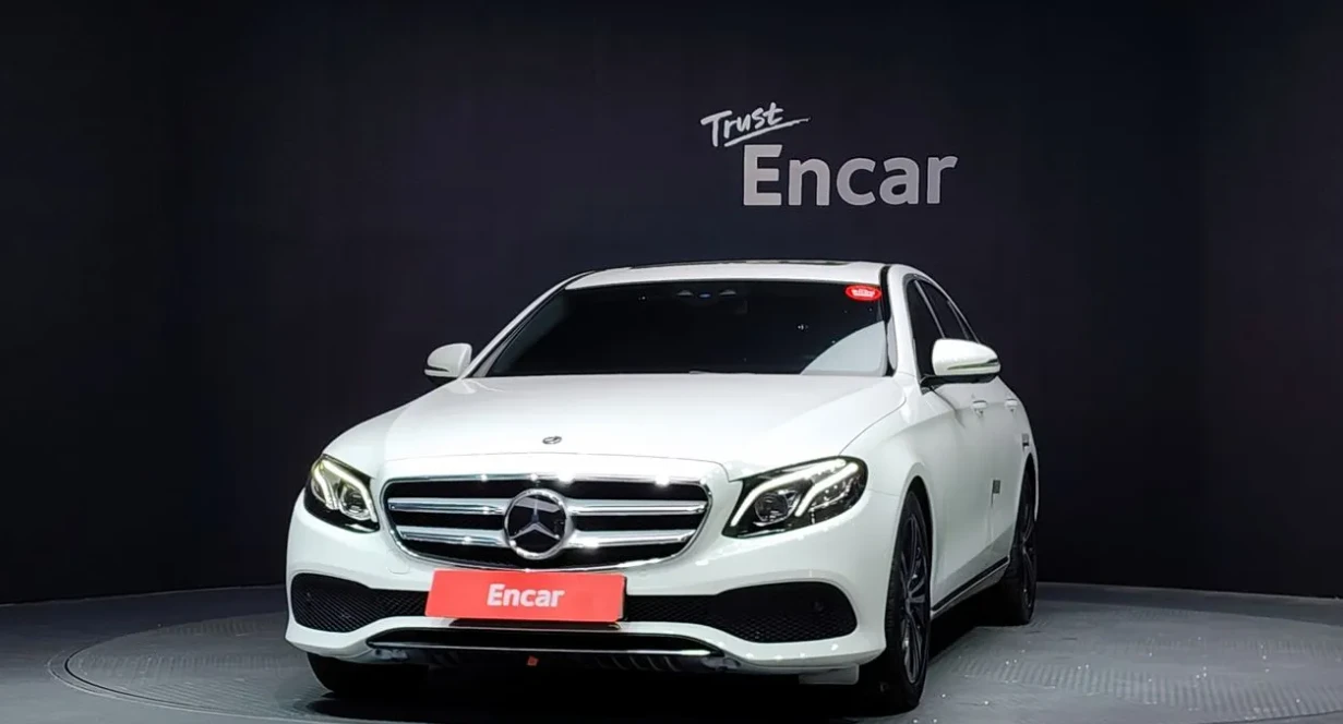 Mercedes-Benz E 300 ОБДУХ* 360* КОЖА* BURMESTER* , снимка 2 - Автомобили и джипове - 55879633