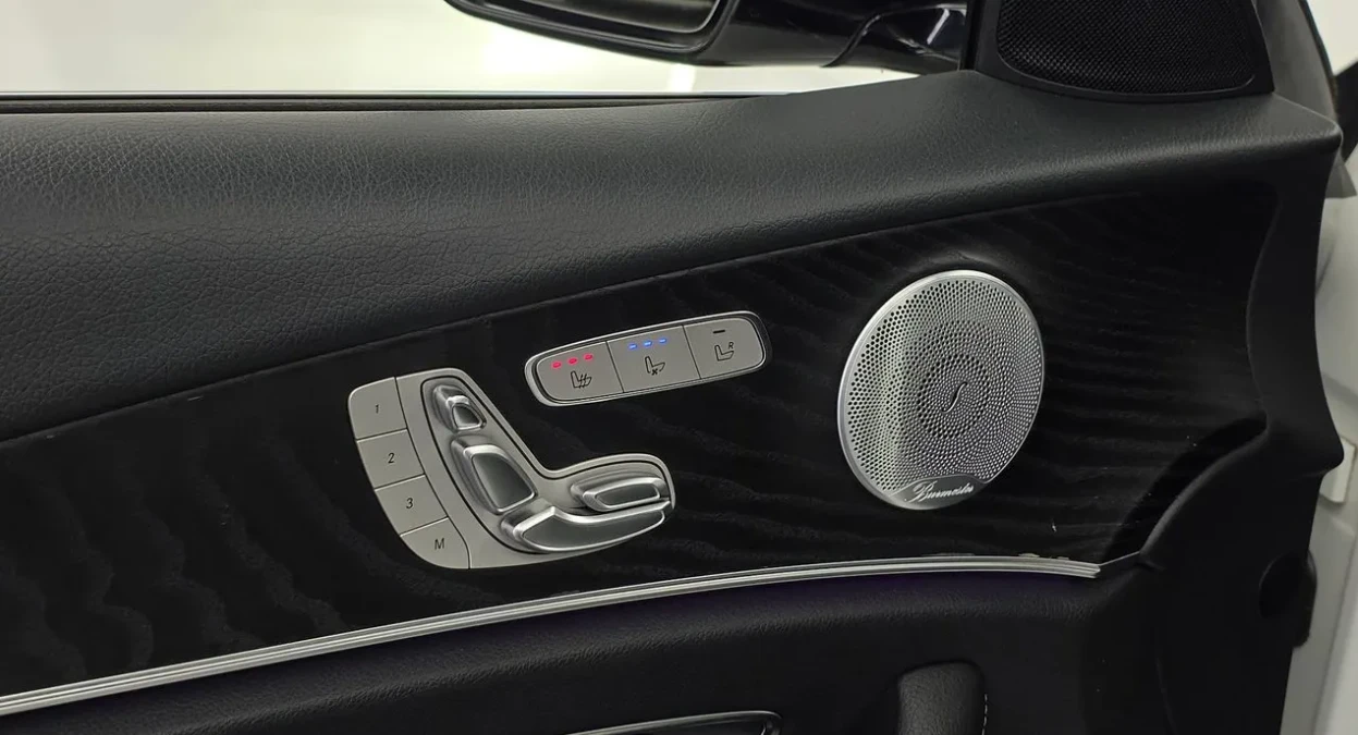 Mercedes-Benz E 300 ОБДУХ* 360* КОЖА* BURMESTER* , снимка 11 - Автомобили и джипове - 55879633