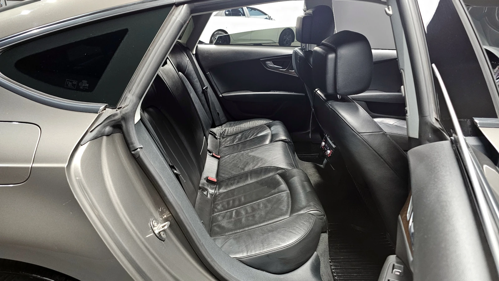Audi A7 3.0 TFSI quattro* ЕЛ. БАГАЖНИК* HUD* КРАЙНА ЦЕНА, снимка 11 - Автомобили и джипове - 56133702