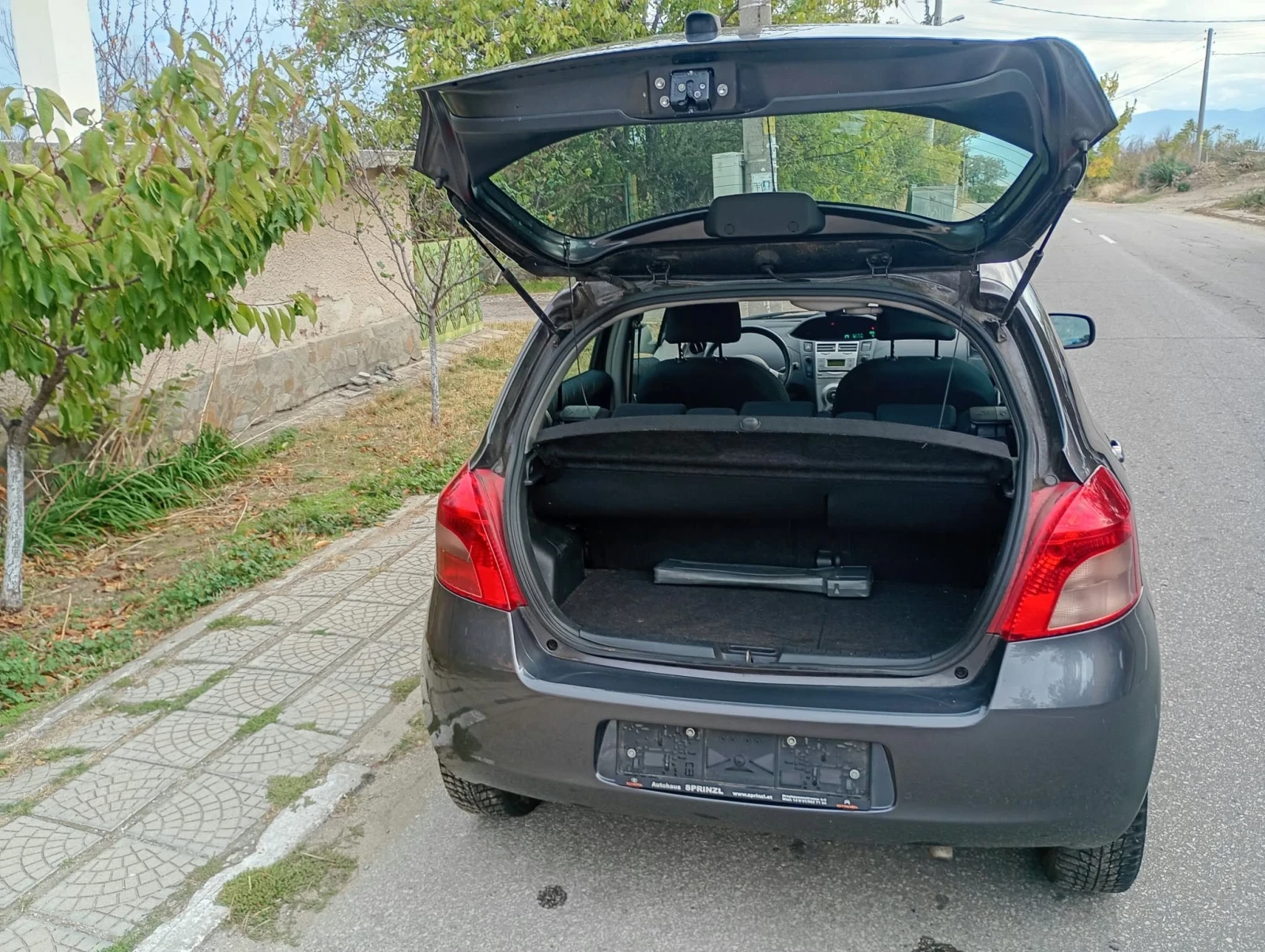 Toyota Yaris 1.3 vvt-i, снимка 5 - Автомобили и джипове - 56730476