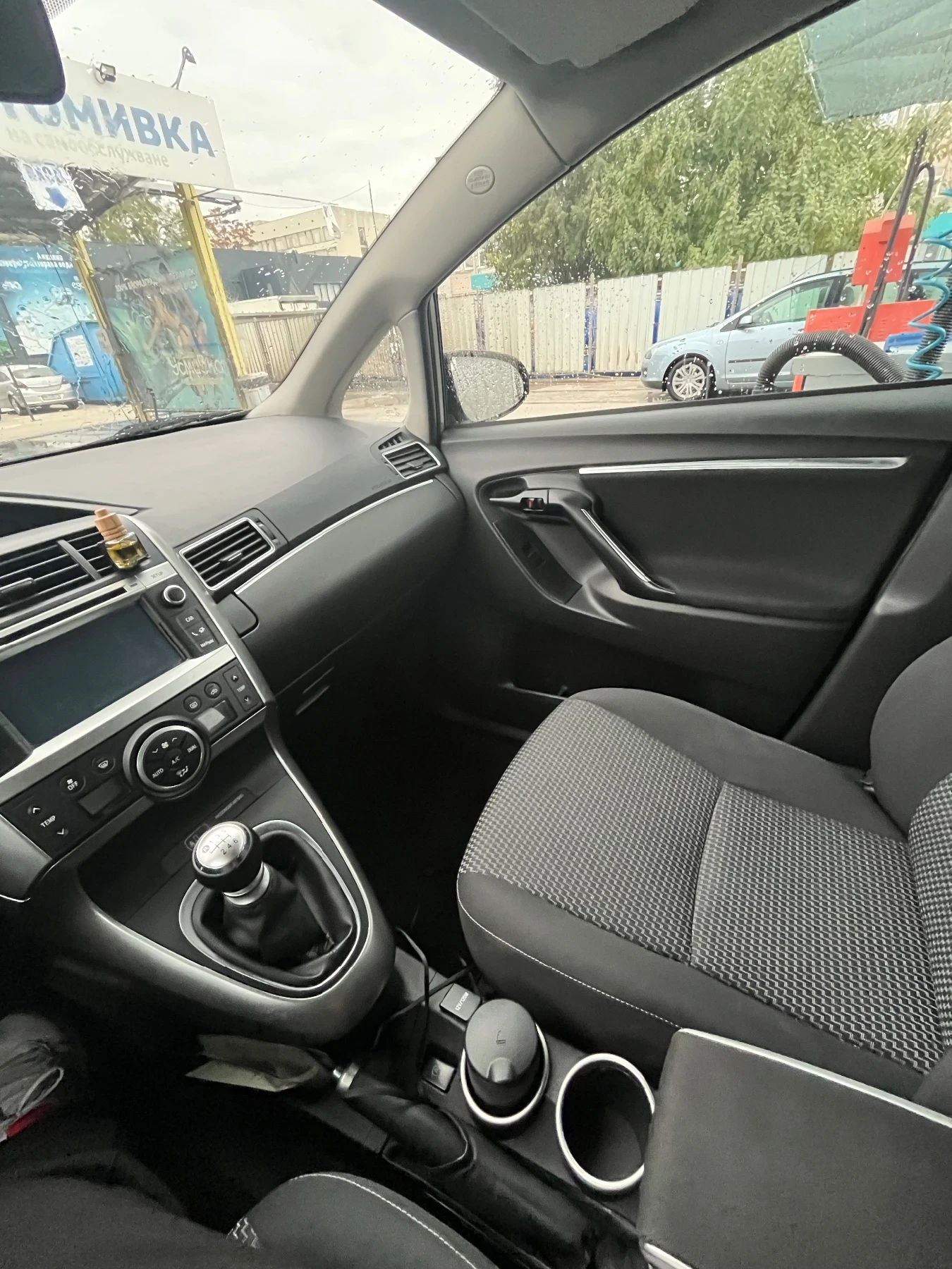 Toyota Verso 1.6 d4d 112ho, снимка 13 - Автомобили и джипове - 56731597