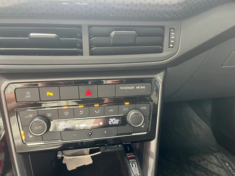 VW T-Cross Първи собственик ! 1.5 TFSI DSG 22600 км, снимка 11 - Автомобили и джипове - 51080778