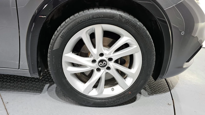 Infiniti Q30 2.0 Essential , снимка 8 - Автомобили и джипове - 52725616