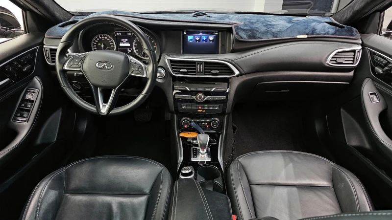 Infiniti Q30 2.0 Essential , снимка 10 - Автомобили и джипове - 52725616