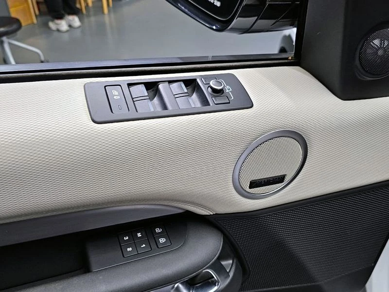 Land Rover Discovery 3.0 Automatic, снимка 14 - Автомобили и джипове - 55964838
