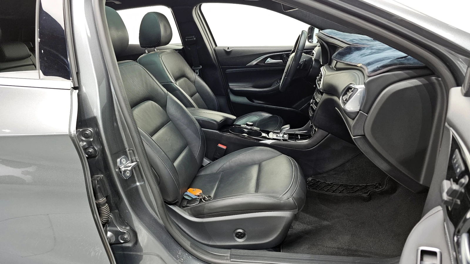 Infiniti Q30 2.0 Essential  - изображение 5