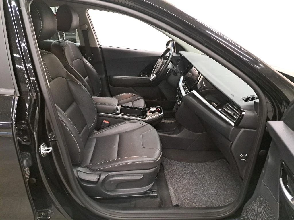 Kia Niro, снимка 6 - Автомобили и джипове - 53976532