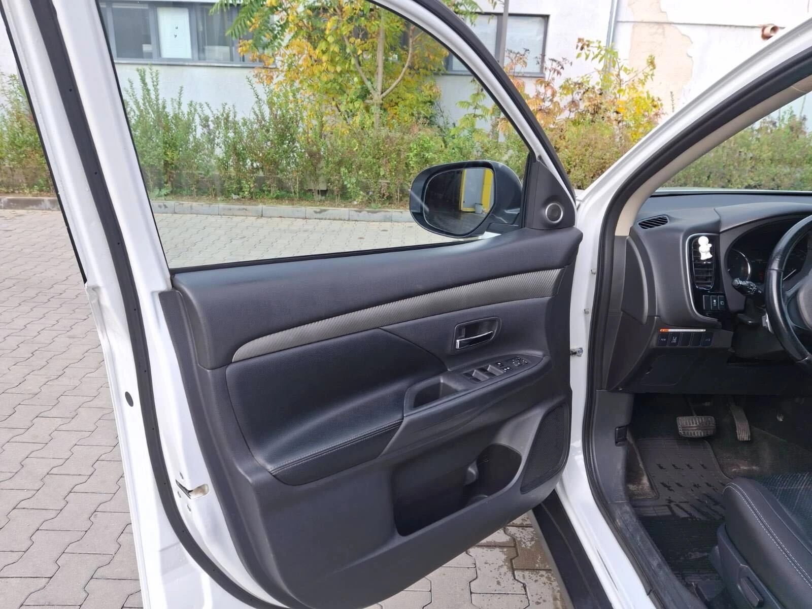 Mitsubishi Outlander, снимка 6 - Автомобили и джипове - 53983082