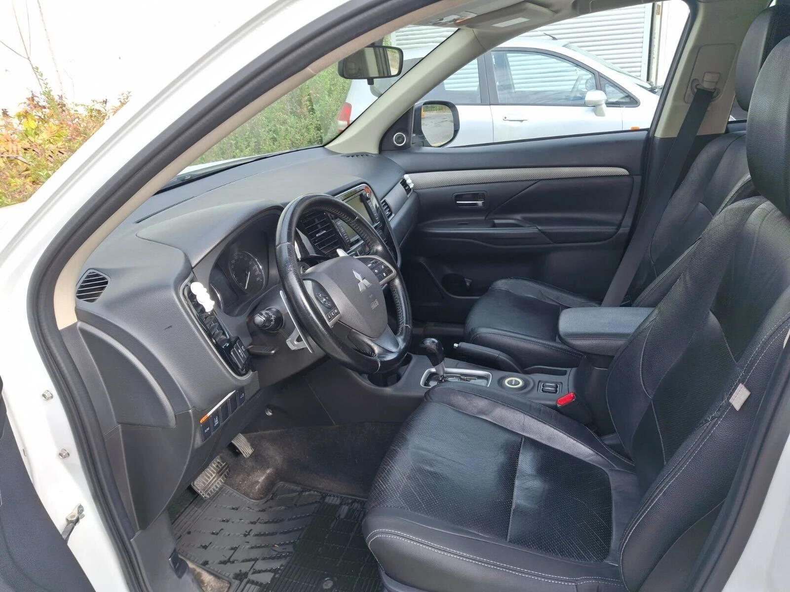 Mitsubishi Outlander, снимка 9 - Автомобили и джипове - 53983082