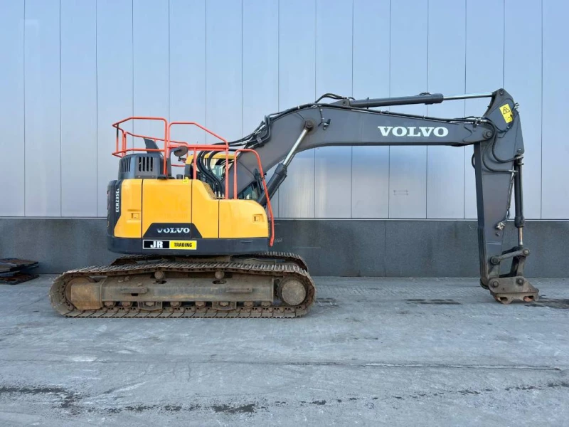 Багер Volvo ECR235EL, снимка 1 - Индустриална техника - 47785635