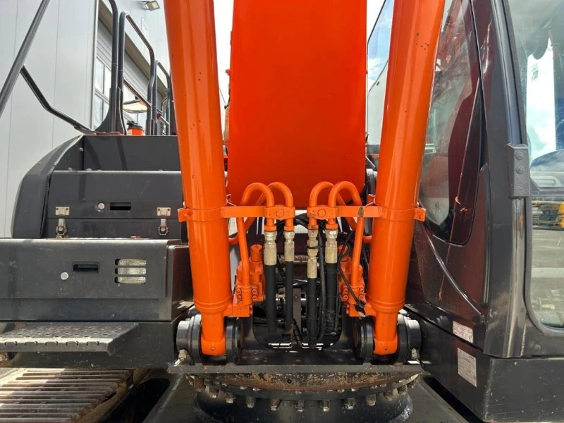 Багер Hitachi ZX 250 LC-6, снимка 6 - Индустриална техника - 52965449