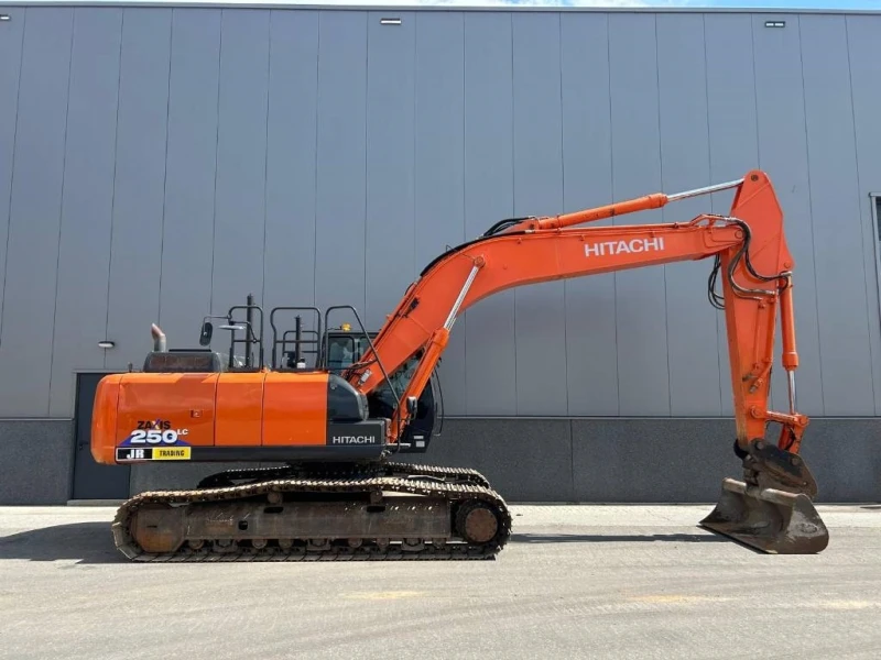 Багер Hitachi ZX 250 LC-6, снимка 2 - Индустриална техника - 52965449