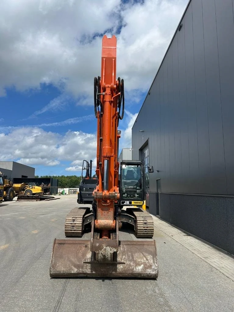 Багер Hitachi ZX 250 LC-6 - изображение 5