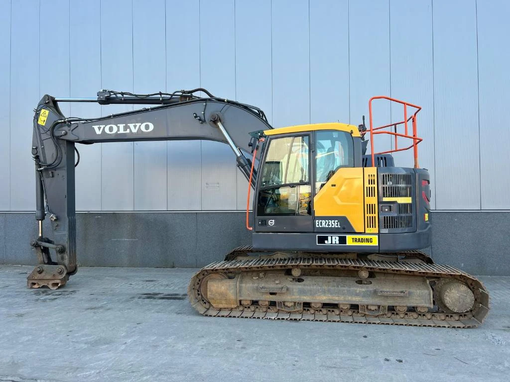 Багер Volvo ECR235EL - изображение 3