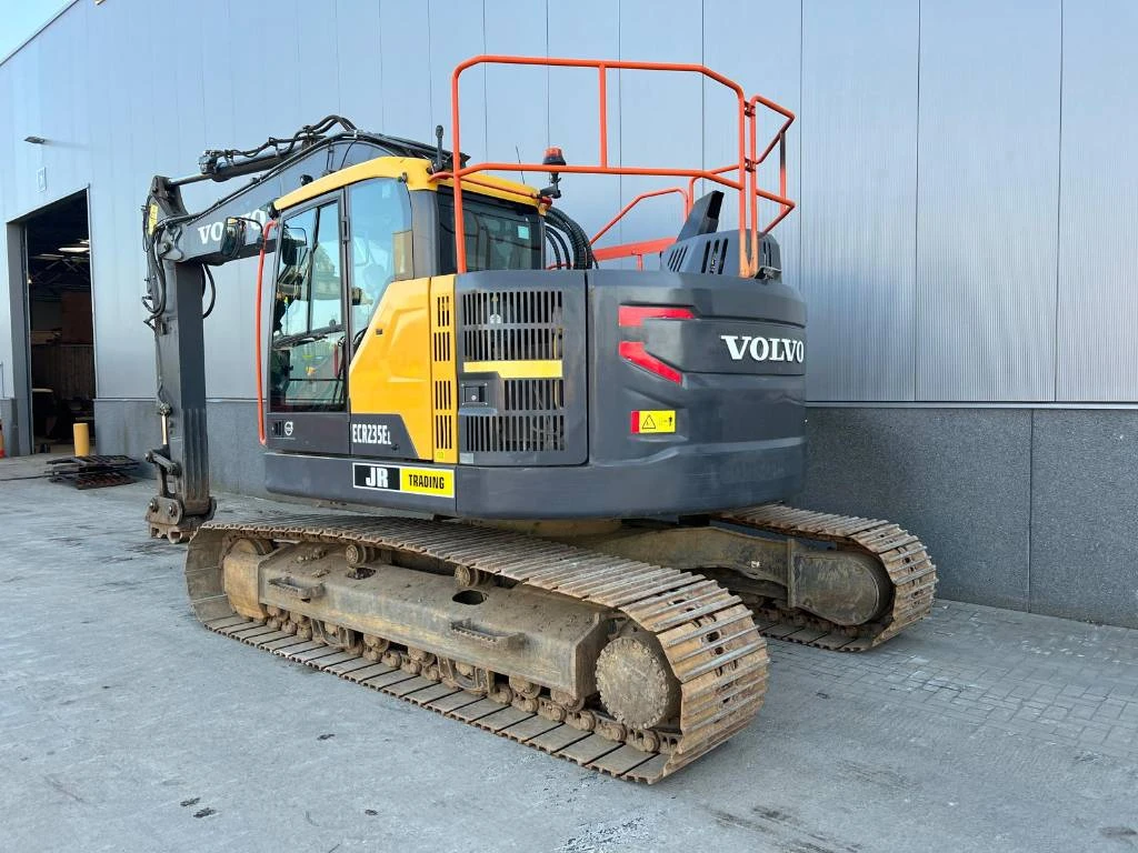 Багер Volvo ECR235EL - изображение 5