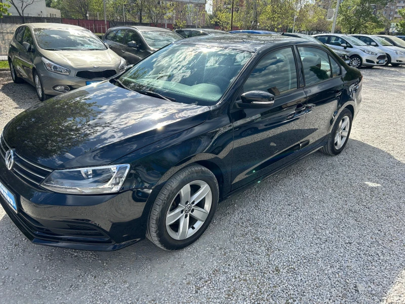 VW Jetta Седан, снимка 7 - Автомобили и джипове - 45115831