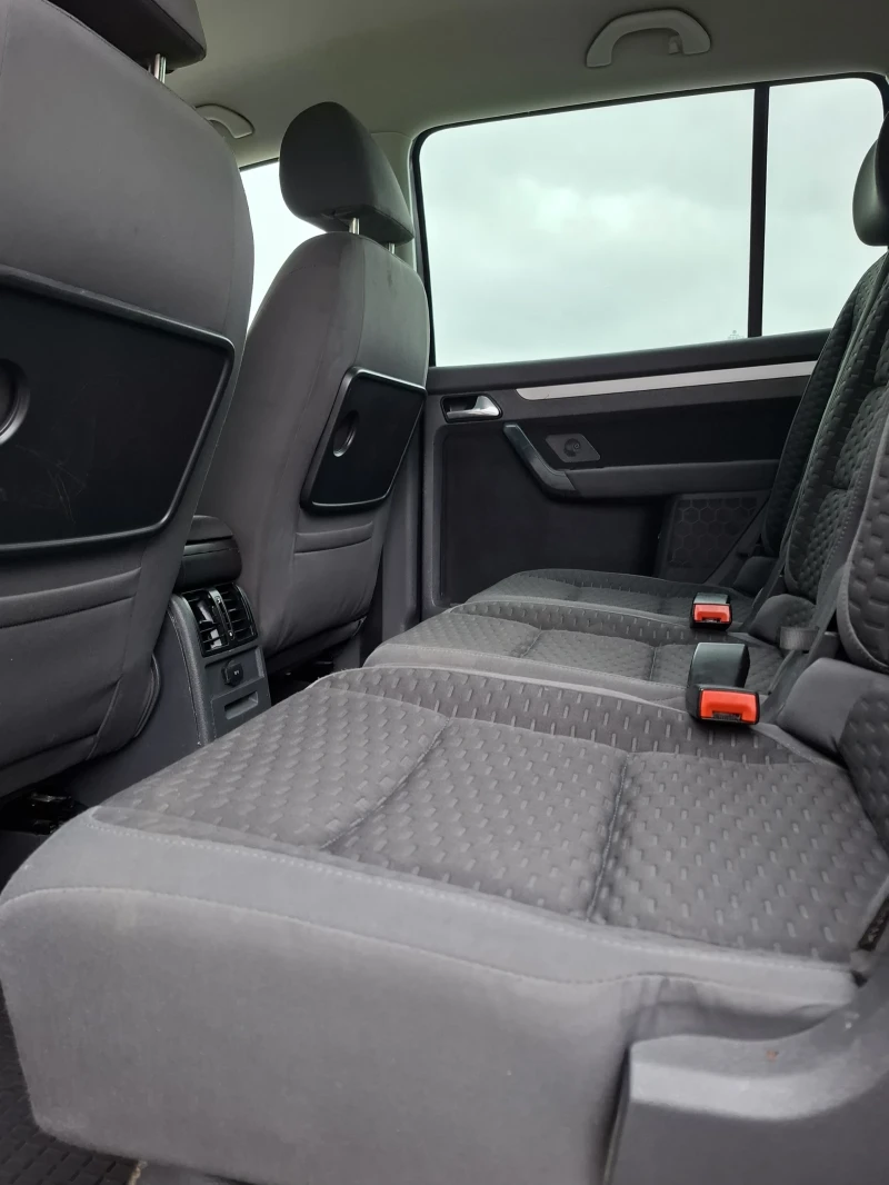 VW Touran 1.9TDI* (105кс)* FACELIFT* 6-СКОРОСТИ* НОВ ВНОС* , снимка 17 - Автомобили и джипове - 52339208