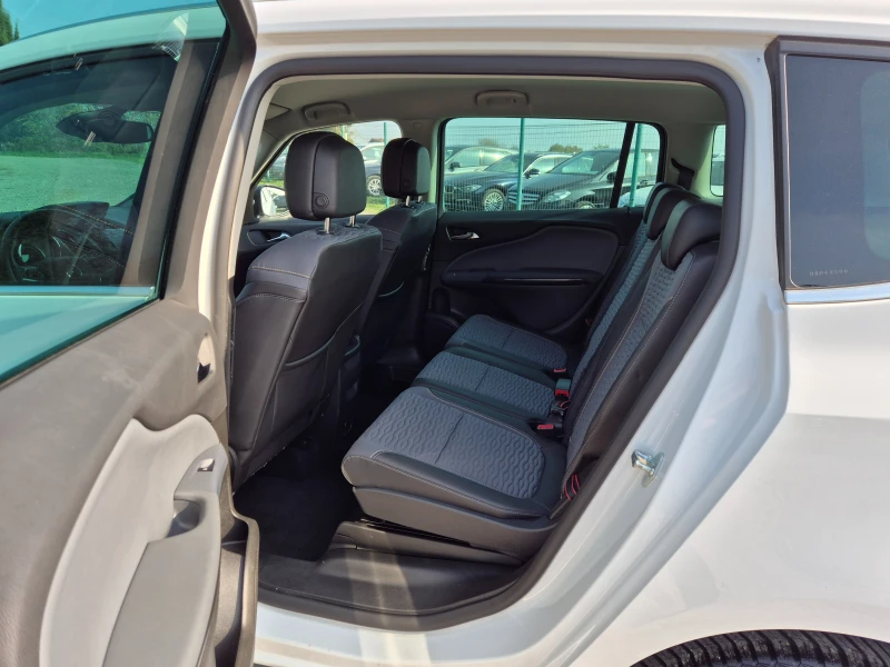 Opel Zafira Tourer 2.0CDTI , снимка 12 - Автомобили и джипове - 52439428