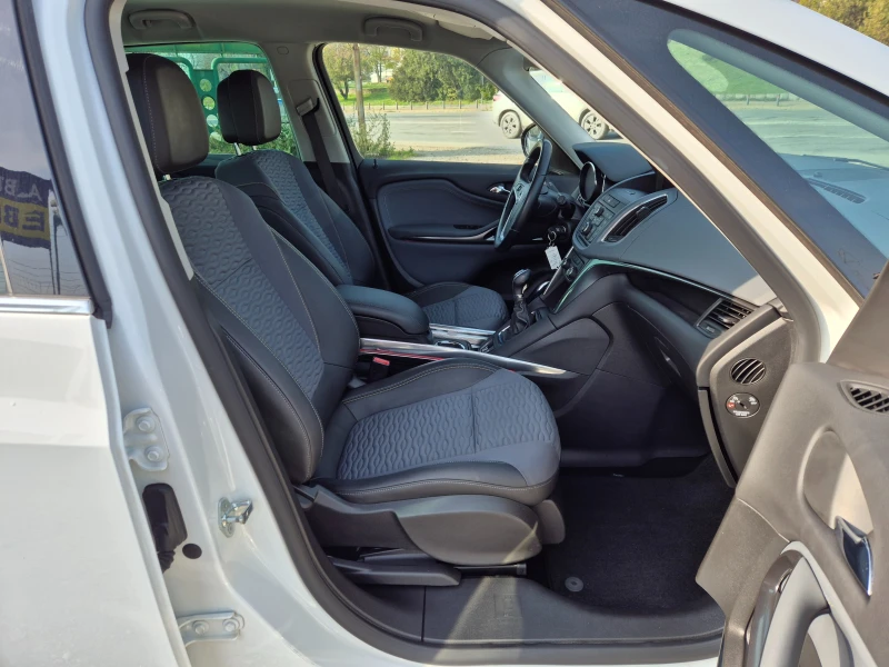 Opel Zafira Tourer 2.0CDTI , снимка 9 - Автомобили и джипове - 52439428