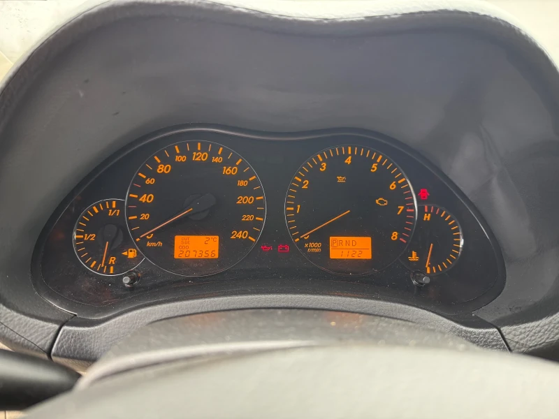 Toyota Avensis, снимка 12 - Автомобили и джипове - 52856046