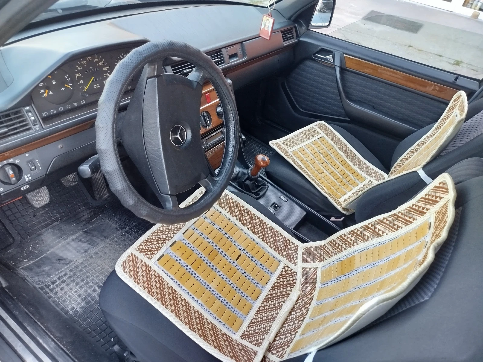 Mercedes-Benz 124  - изображение 6
