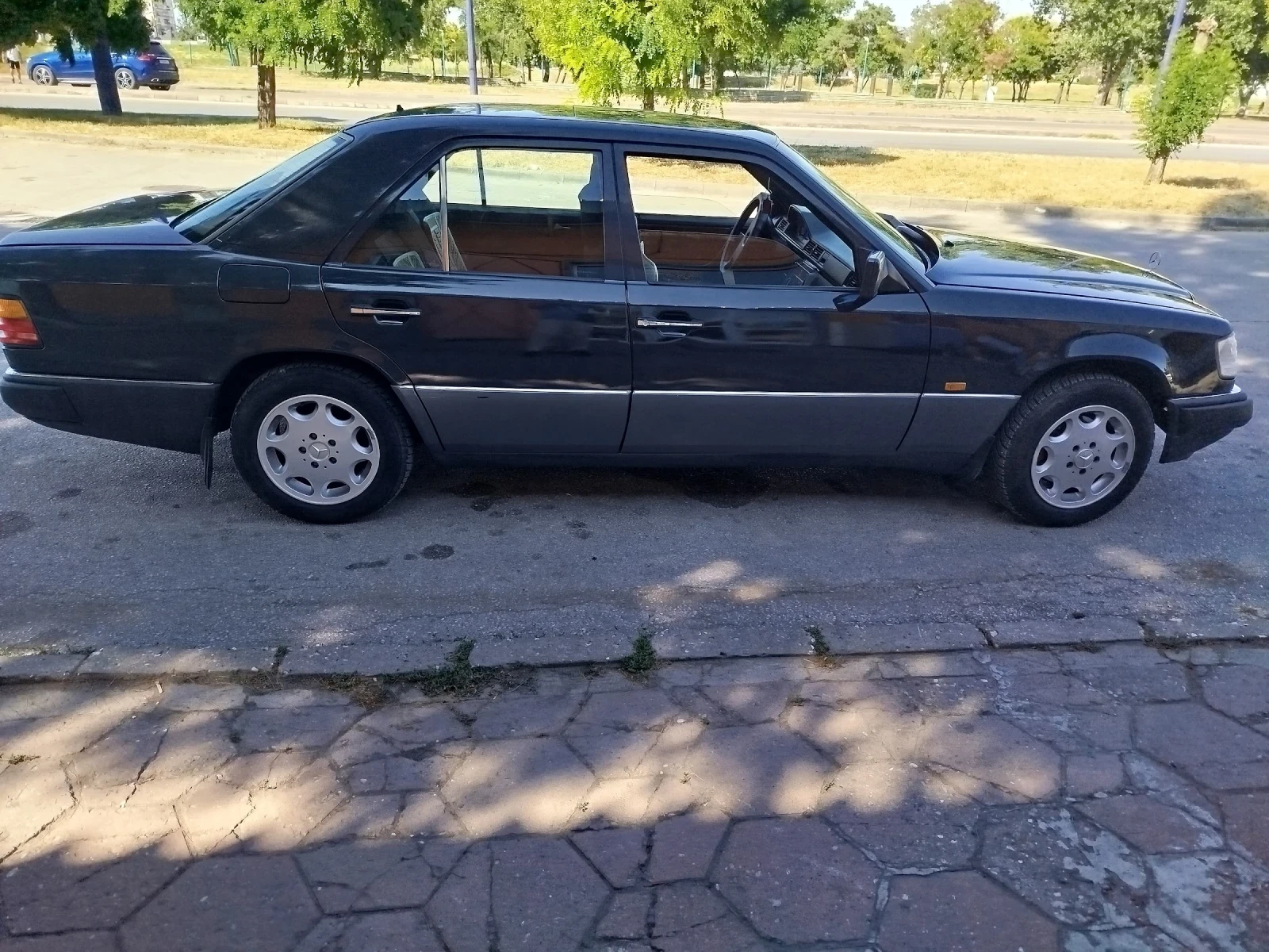 Mercedes-Benz 124  - изображение 10