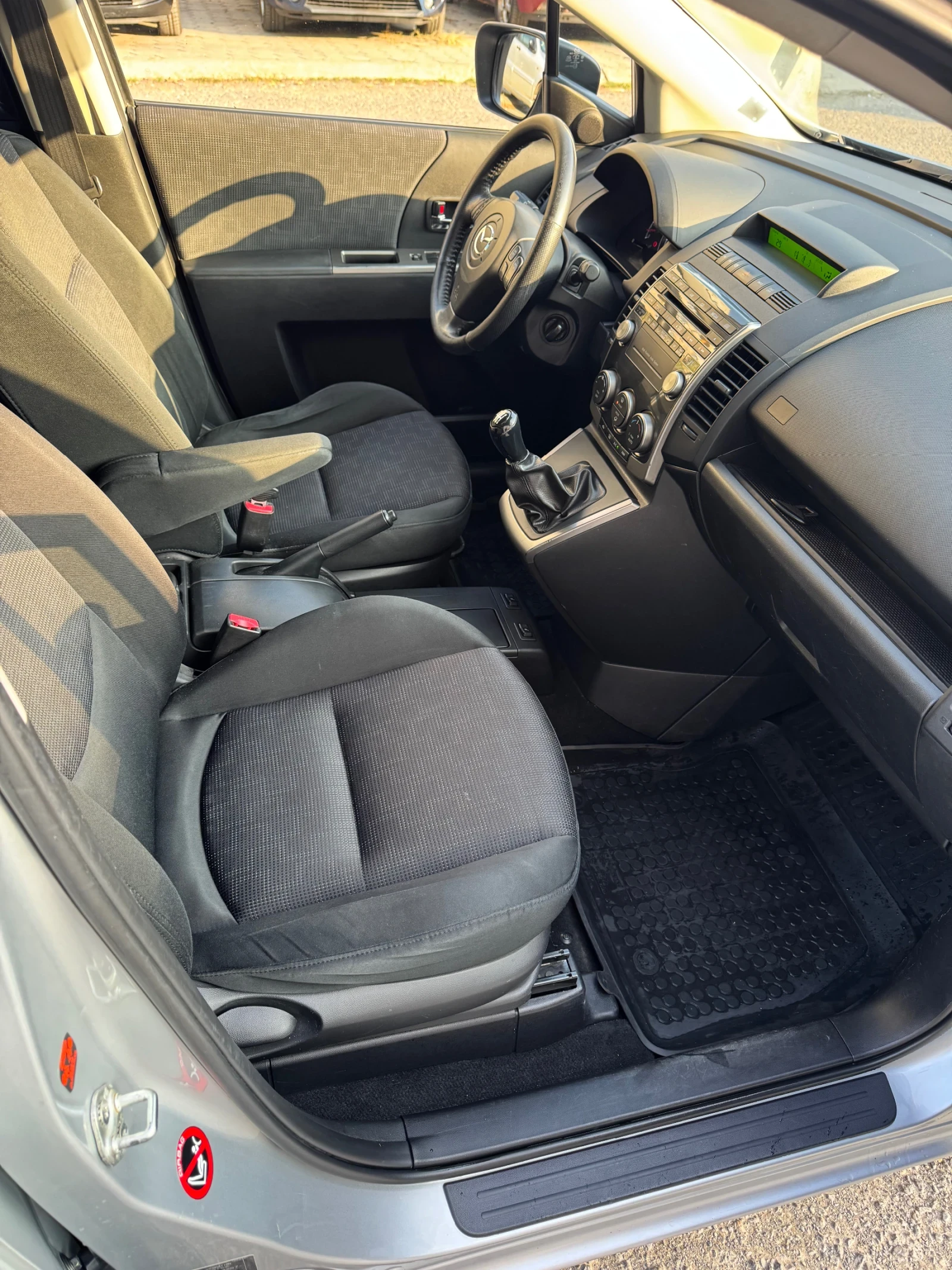 Mazda 5 2.0 - изображение 5