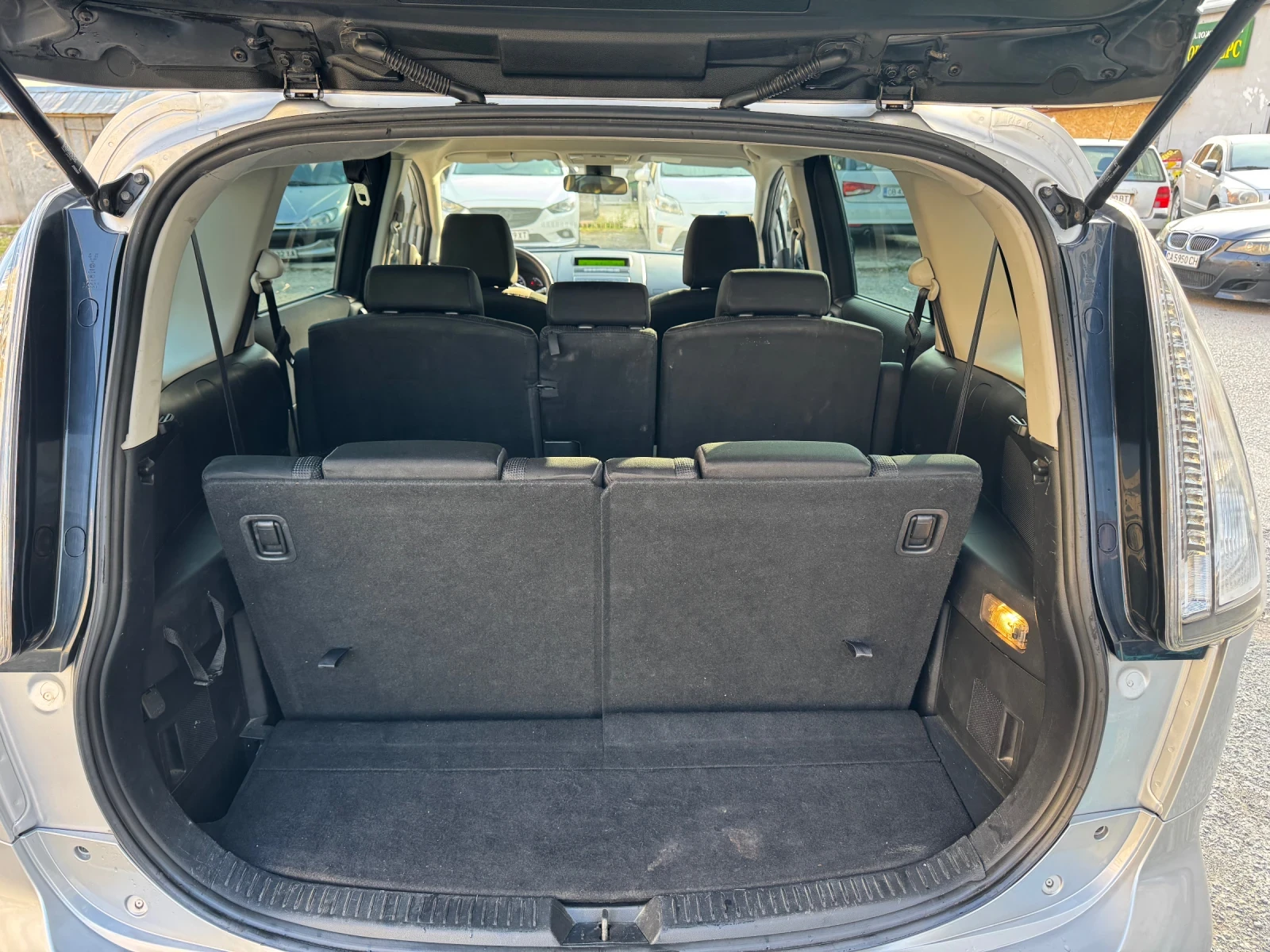 Mazda 5 2.0 - изображение 8