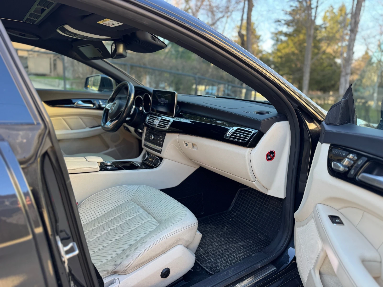 Mercedes-Benz CLS 350 CDI* AMG* ОБДУХ* 360CAM* DISTR, снимка 8 - Автомобили и джипове - 52226605