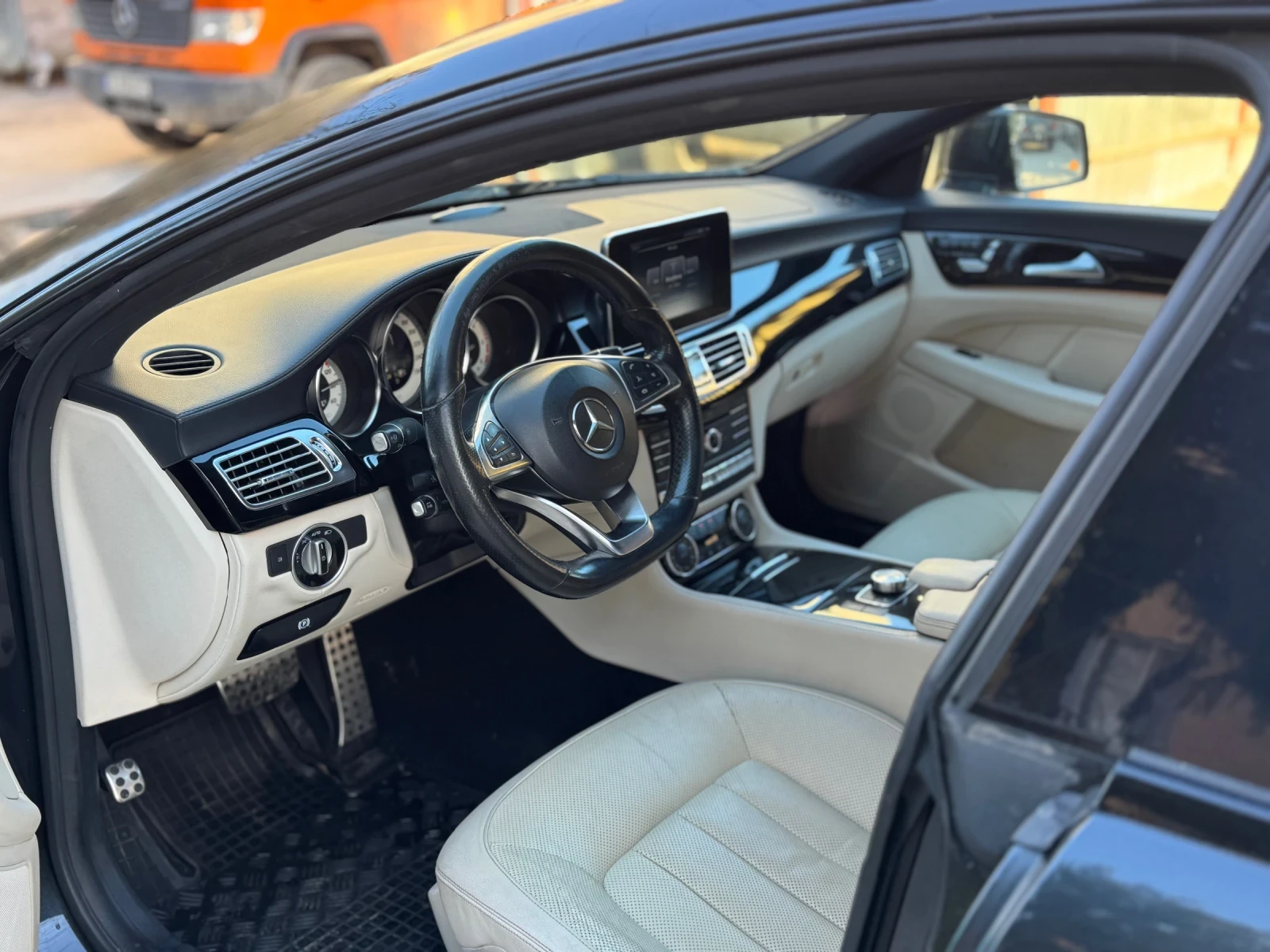 Mercedes-Benz CLS 350 CDI* AMG* ОБДУХ* 360CAM* DISTR, снимка 6 - Автомобили и джипове - 52226605