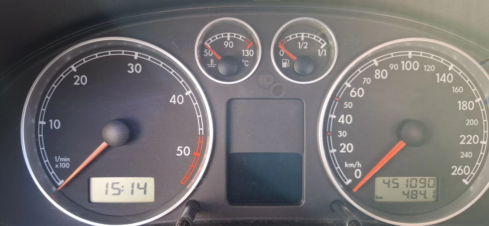 VW Passat 1.9 TDI, снимка 5 - Автомобили и джипове - 53881454