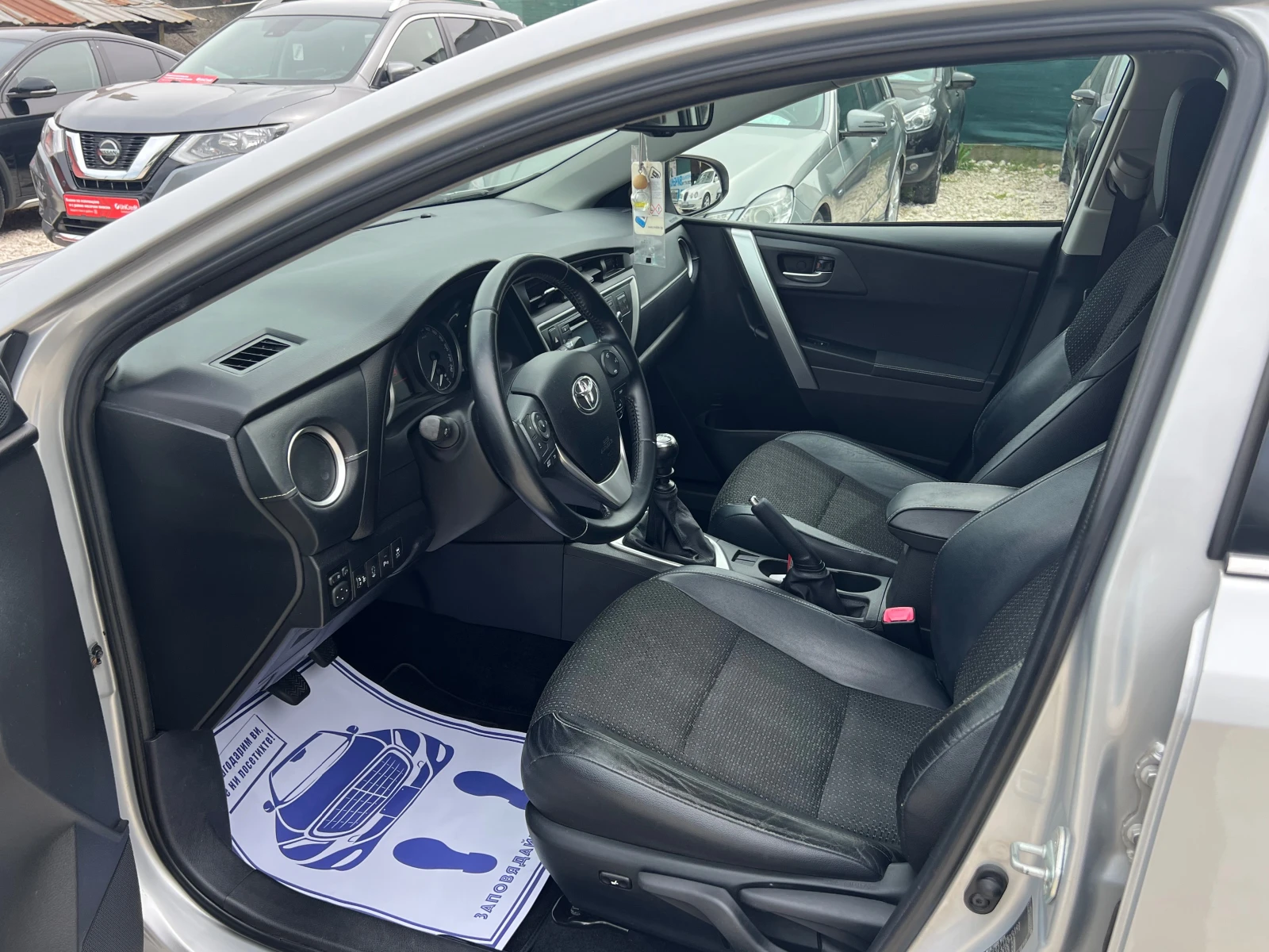 Toyota Auris 1, 4d4d Full/navi, camera, снимка 10 - Автомобили и джипове - 54205546