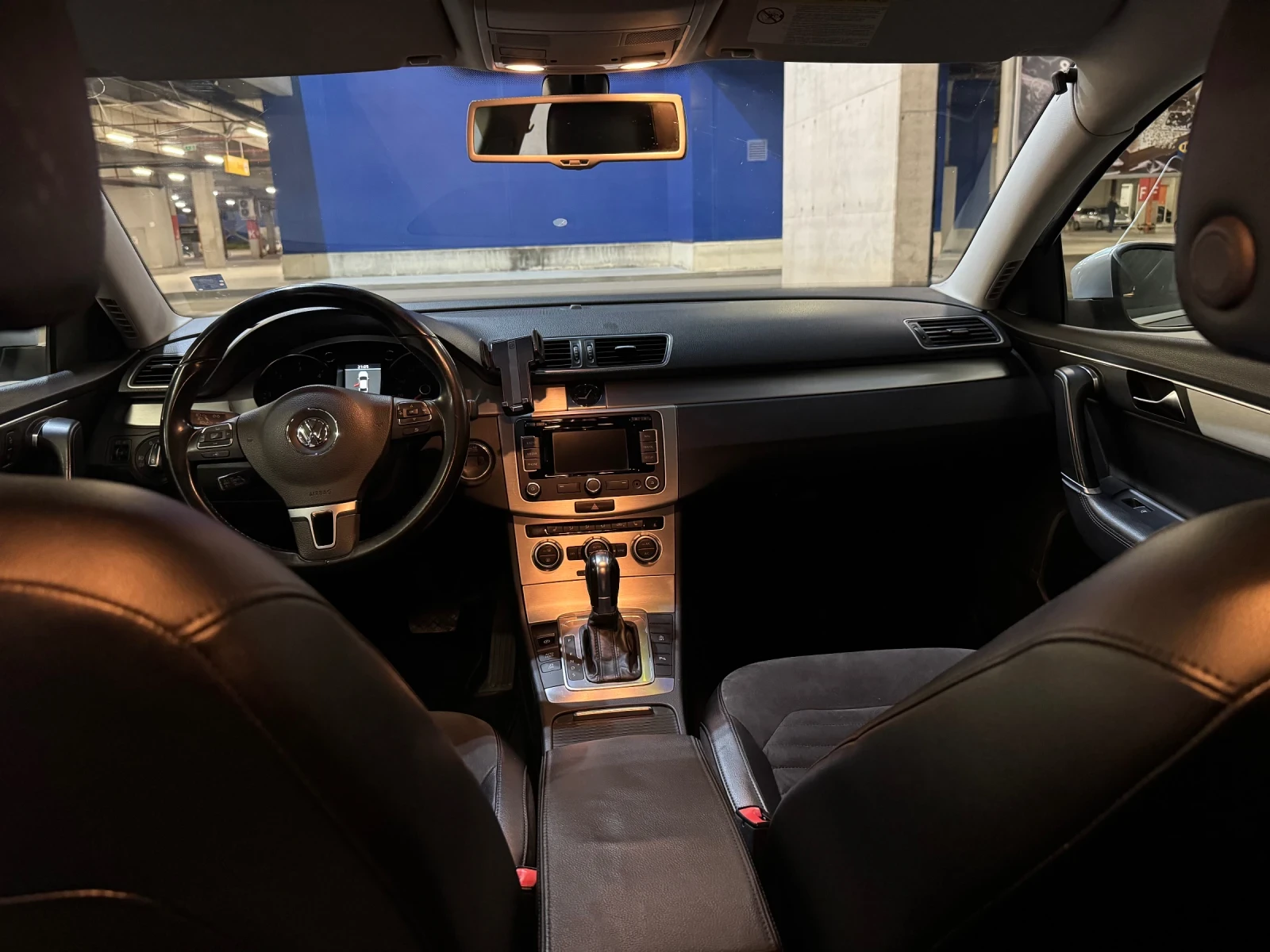VW Passat 2.0 TDi, снимка 16 - Автомобили и джипове - 54439465